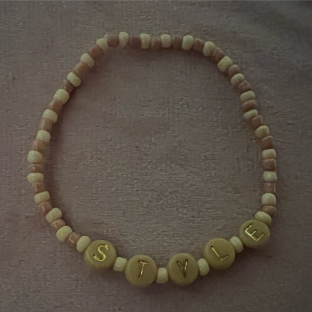 Taylor Swift Friendship Bracelet - Picture 3 of 4
